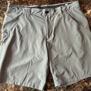 Men’s size 38’Under Armour shorts